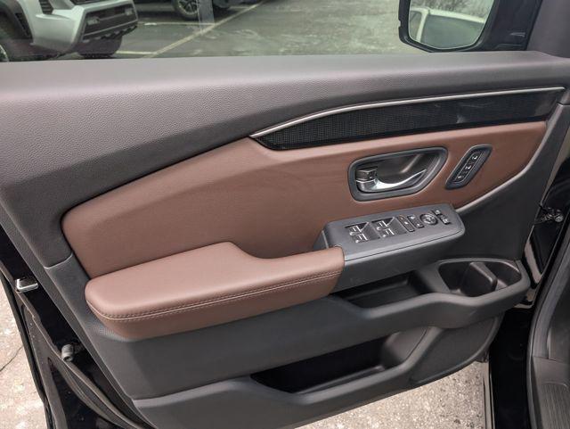 used 2025 Honda Pilot car, priced at $47,550