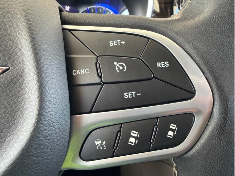 used 2023 Chrysler Pacifica car, priced at $25,990