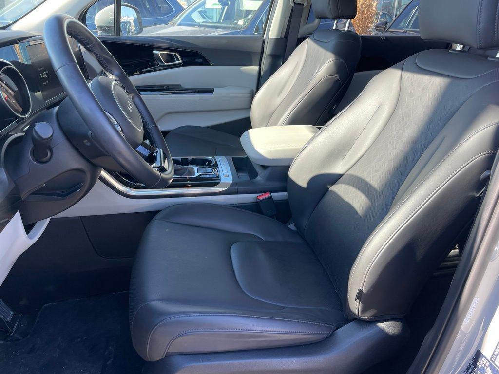 used 2024 Kia Carnival car, priced at $33,500