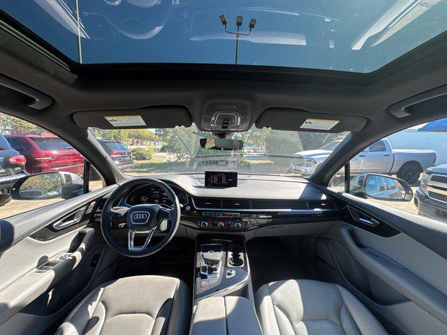 Audi Q7 view 13