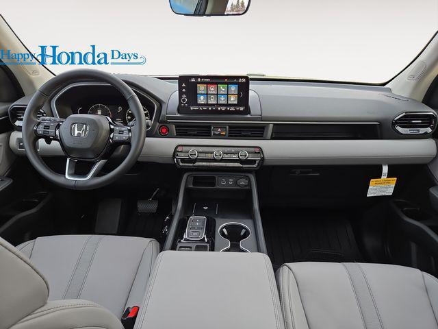 new 2025 Honda Pilot car, priced at $49,595