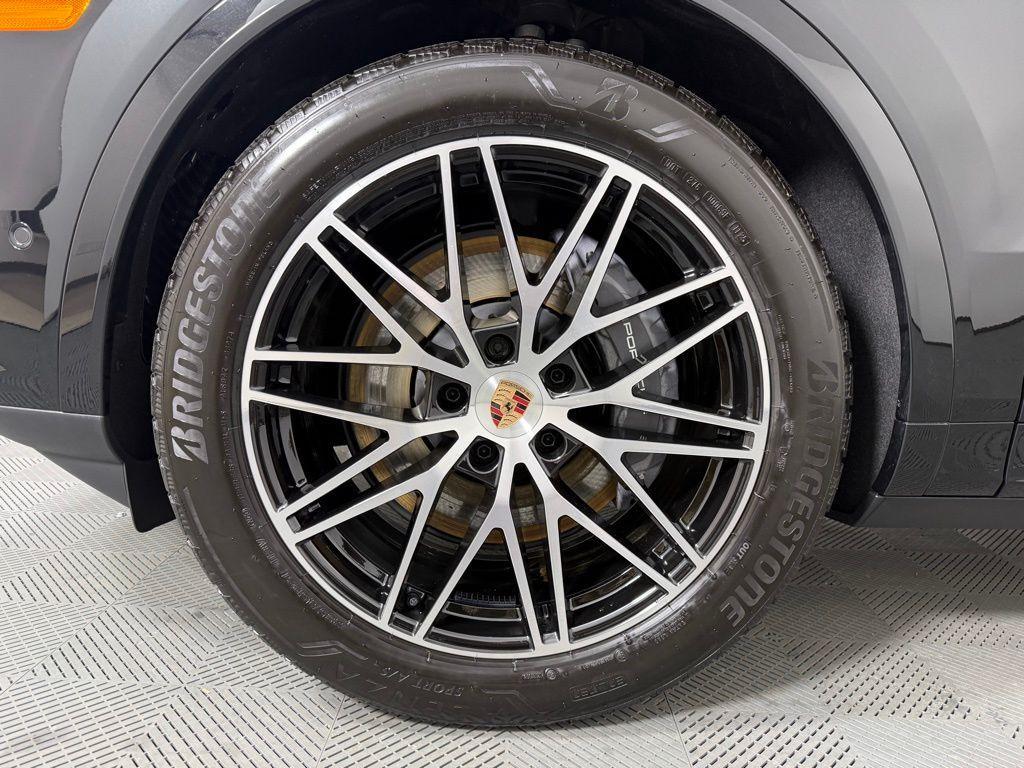 new 2025 Porsche Cayenne car, priced at $109,045