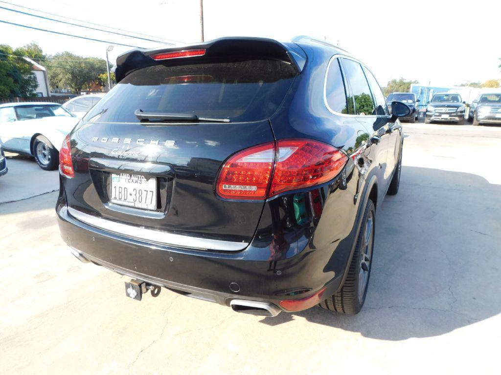 Porsche Cayenne view 7