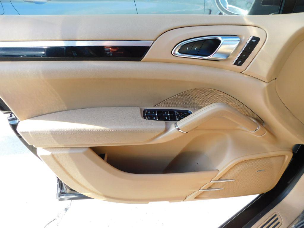Porsche Cayenne view 27