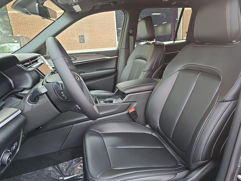 new 2025 Jeep Grand Cherokee car, priced at $44,096