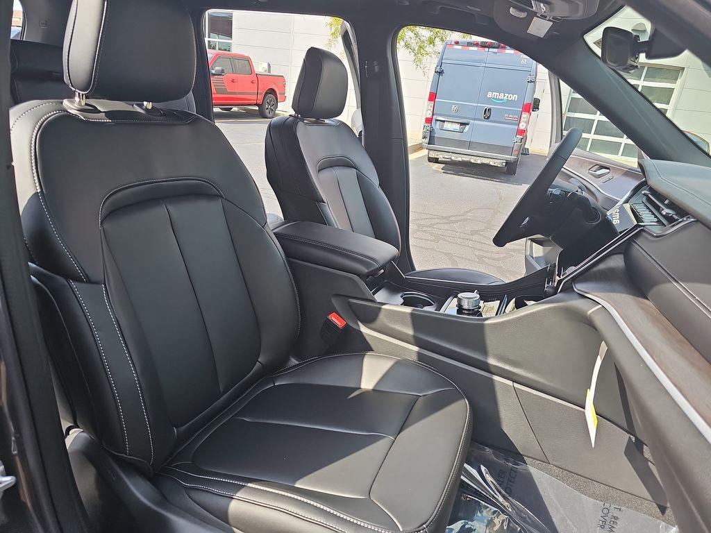 new 2025 Jeep Grand Cherokee car, priced at $44,096