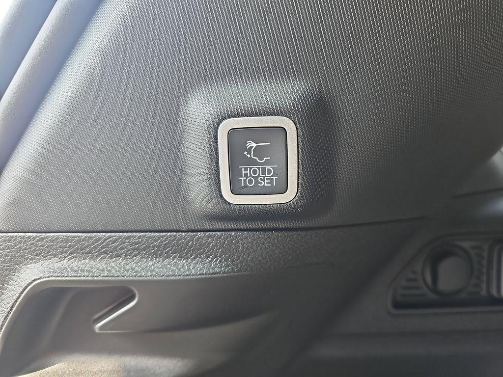 new 2025 Jeep Grand Cherokee car, priced at $44,096