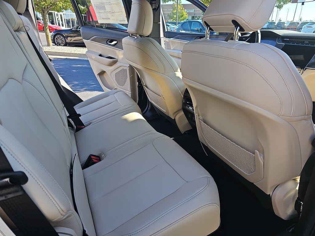 new 2025 Jeep Grand Cherokee car, priced at $44,096