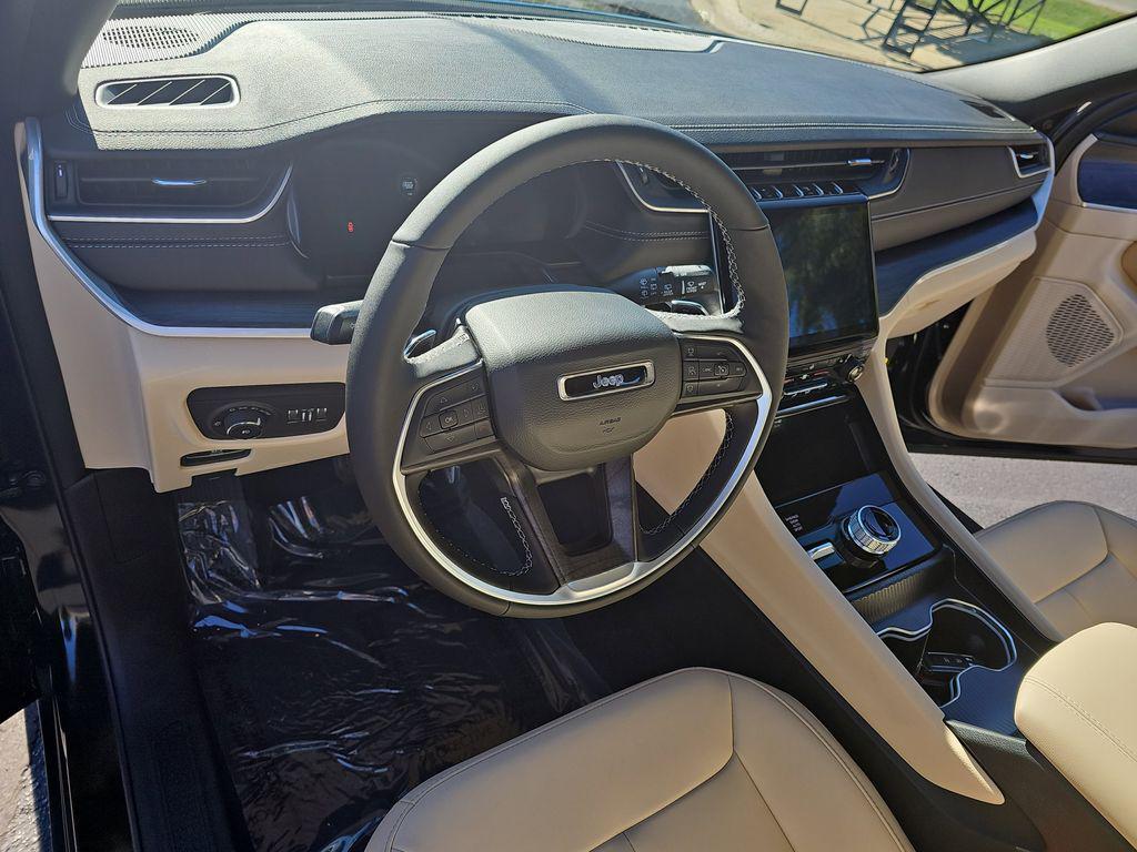 new 2025 Jeep Grand Cherokee car, priced at $44,096