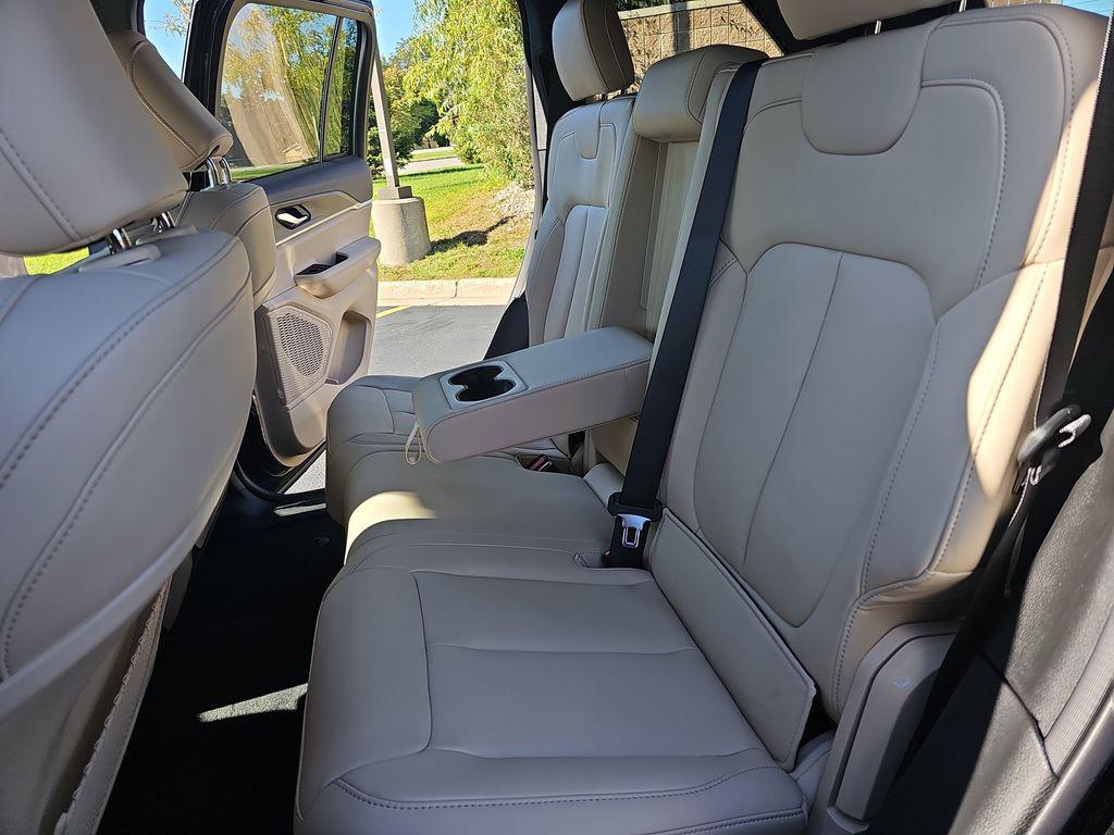 new 2025 Jeep Grand Cherokee car, priced at $44,096