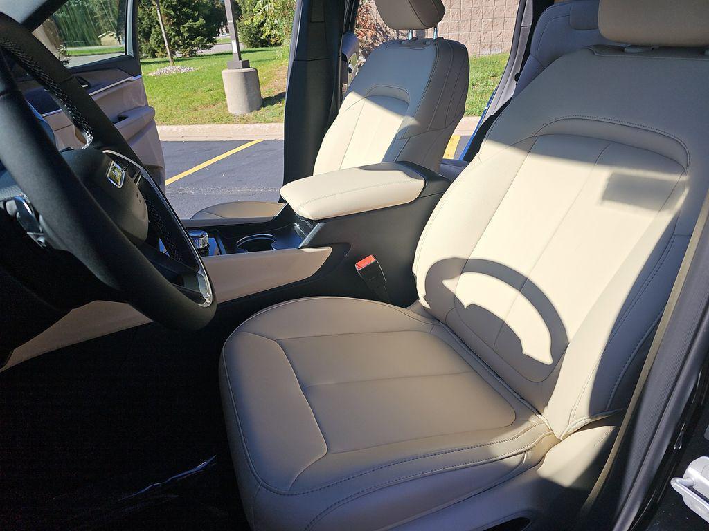 new 2025 Jeep Grand Cherokee car, priced at $44,096