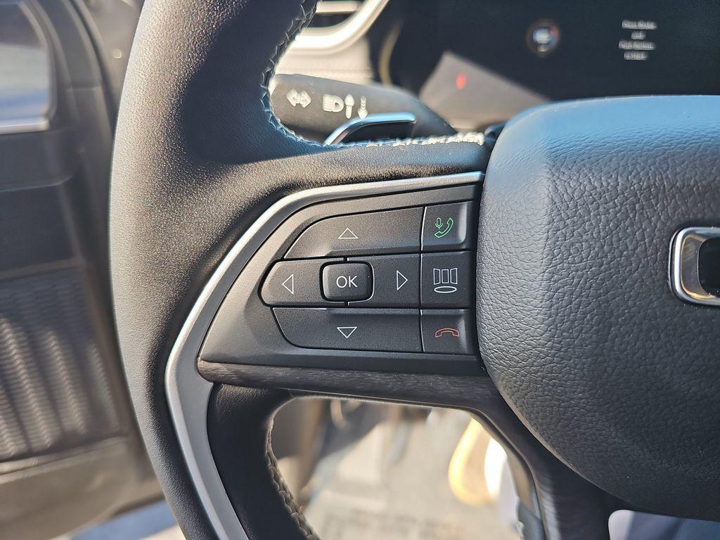 new 2025 Jeep Grand Cherokee car, priced at $46,137