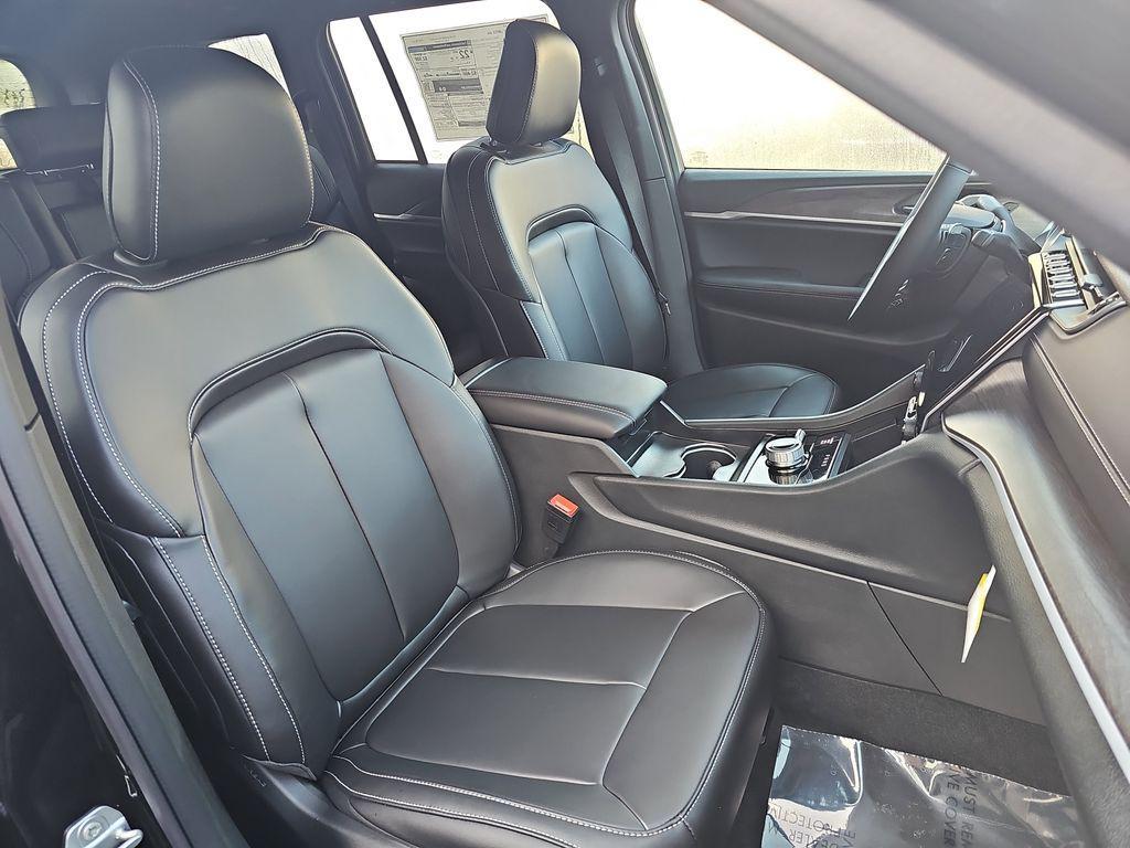 new 2025 Jeep Grand Cherokee car, priced at $46,451