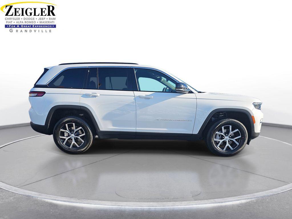 new 2025 Jeep Grand Cherokee car, priced at $41,607