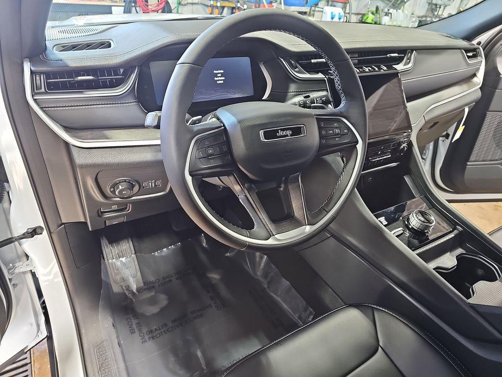 new 2025 Jeep Grand Cherokee car, priced at $41,607