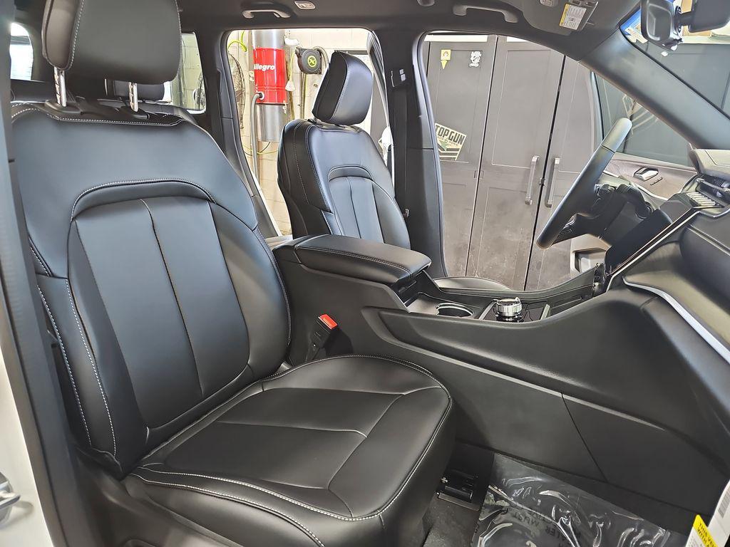 new 2025 Jeep Grand Cherokee car, priced at $41,607