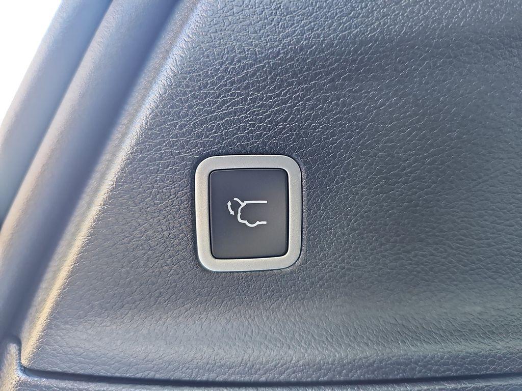 new 2026 Chrysler Pacifica car, priced at $43,737