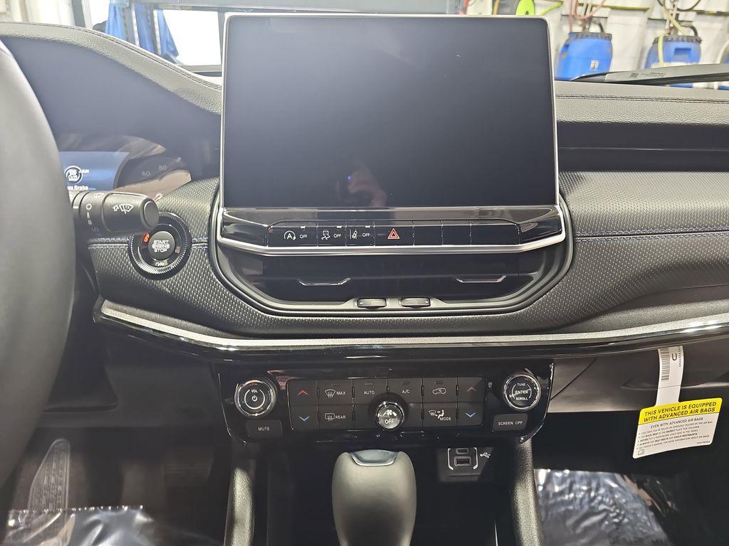 new 2026 Jeep Compass car, priced at $33,673