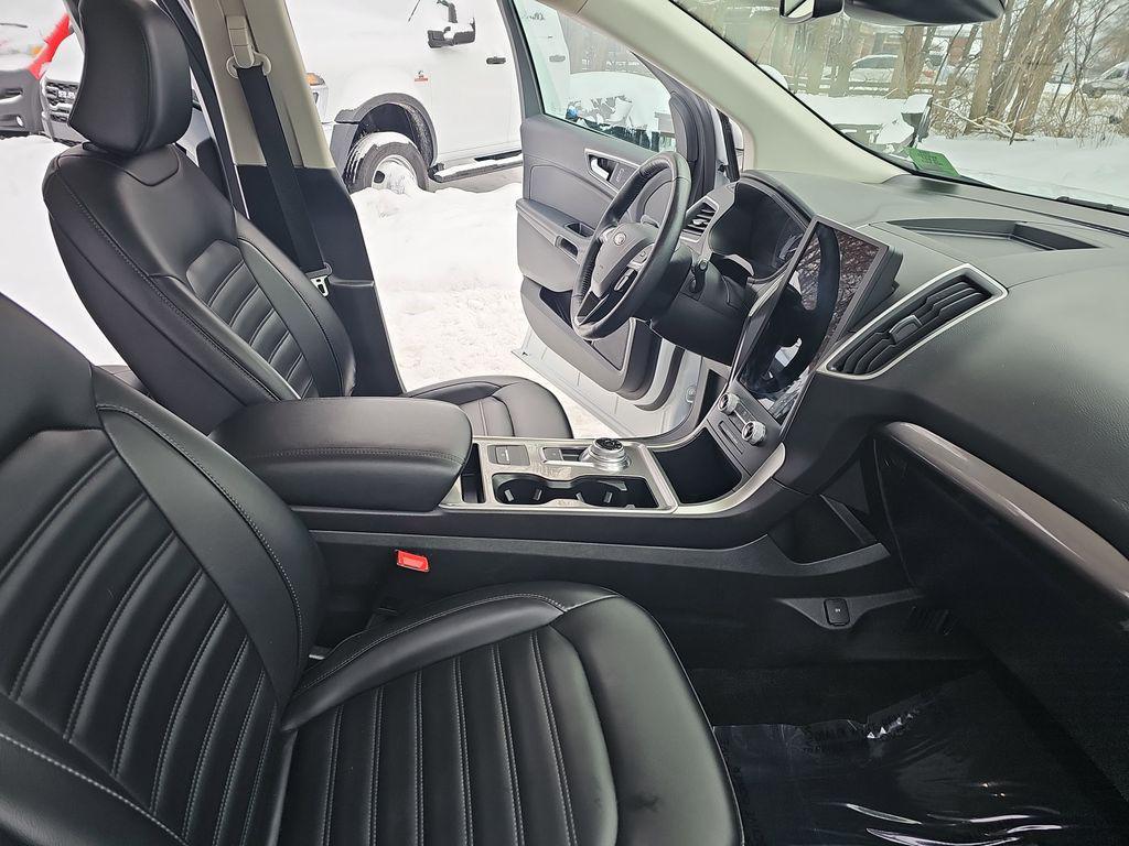 used 2024 Ford Edge car, priced at $18,990