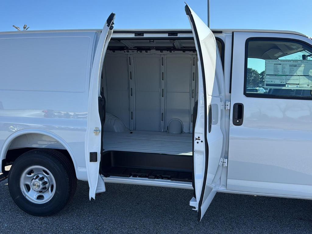 new 2025 Chevrolet Express 2500 car, priced at $44,526