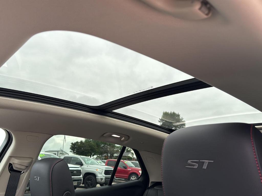 used 2023 Buick Envision car, priced at $31,445