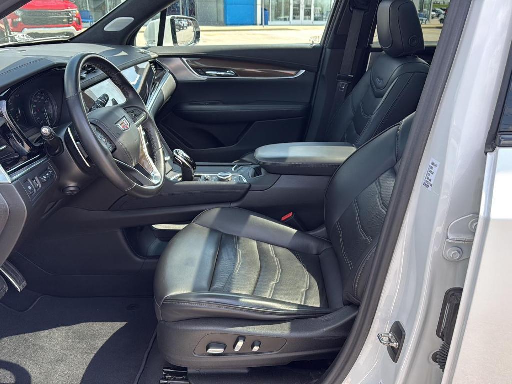 used 2023 Cadillac XT6 car, priced at $40,895