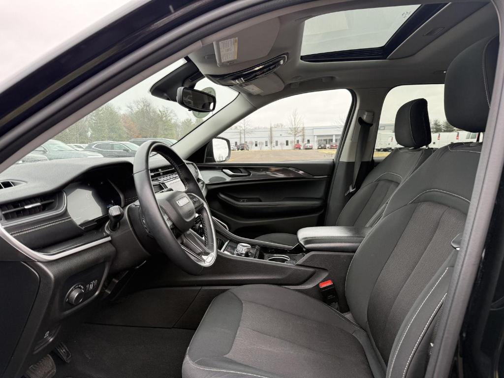 used 2022 Jeep Grand Cherokee car, priced at $28,995