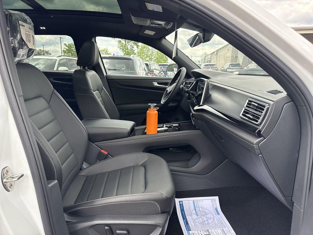 new 2025 Volkswagen Atlas Cross Sport car, priced at $47,000