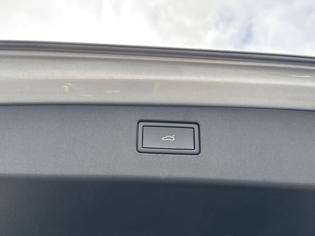 new 2025 Volkswagen Tiguan car, priced at $32,000