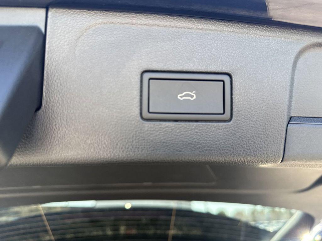 new 2025 Volkswagen Atlas car, priced at $52,750