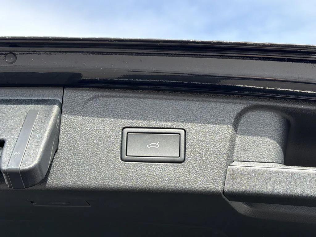 new 2026 Volkswagen Atlas car, priced at $48,827