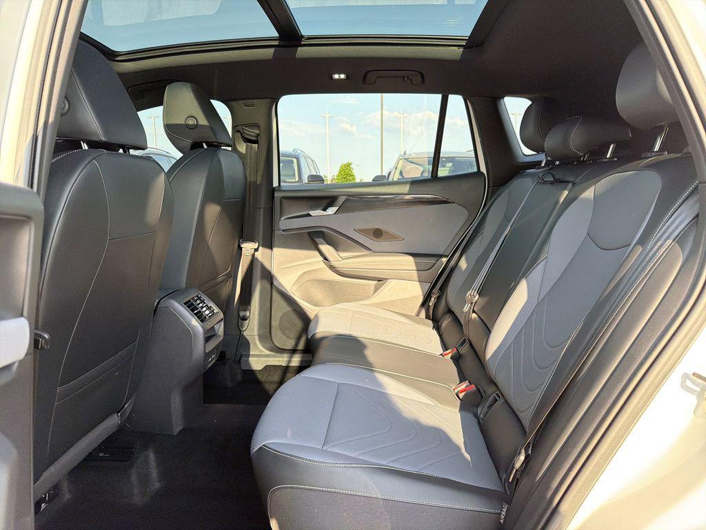used 2025 Volkswagen Tiguan car, priced at $33,500