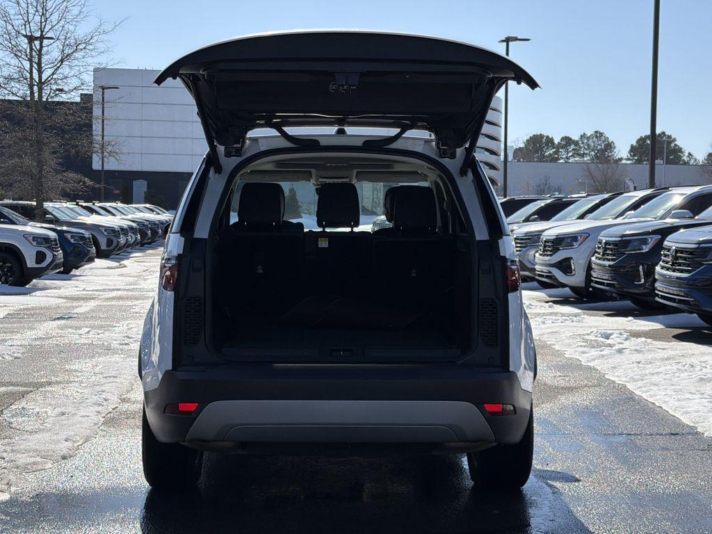 used 2024 Land Rover Discovery car, priced at $31,000