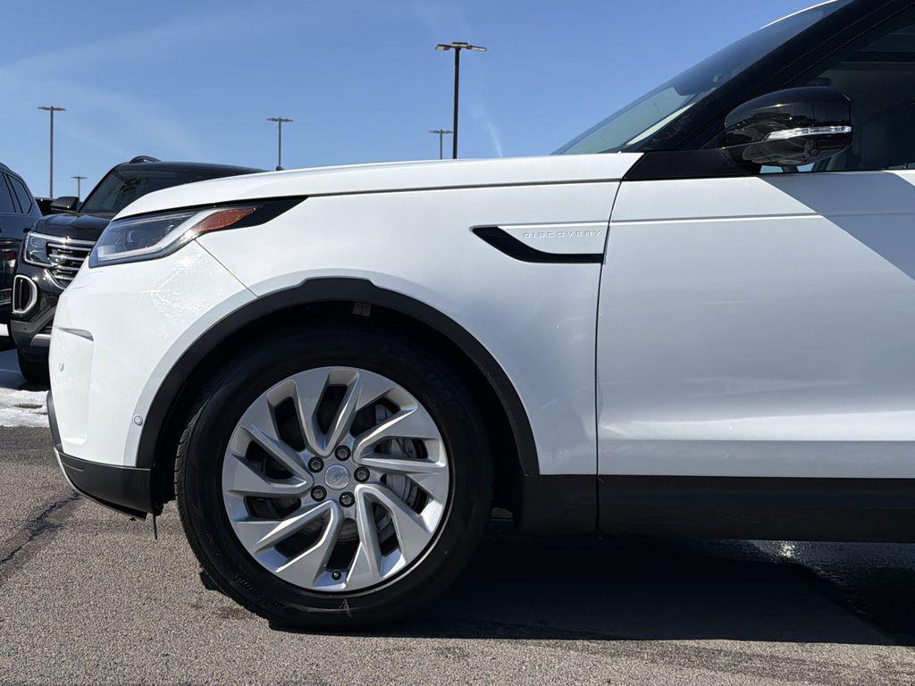 used 2024 Land Rover Discovery car, priced at $31,000