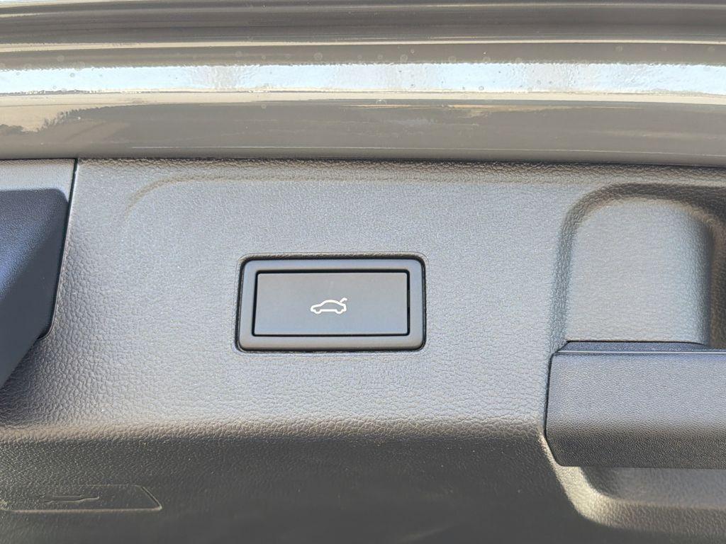 new 2026 Volkswagen Atlas car, priced at $50,773