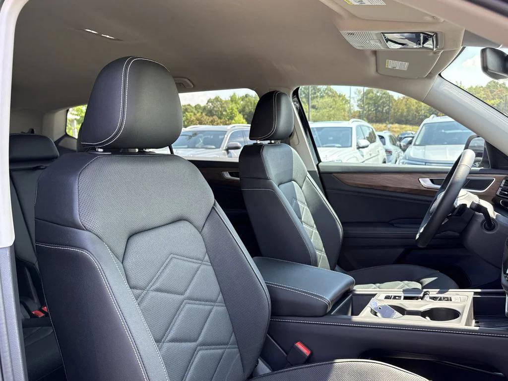 new 2026 Volkswagen Atlas car, priced at $40,036