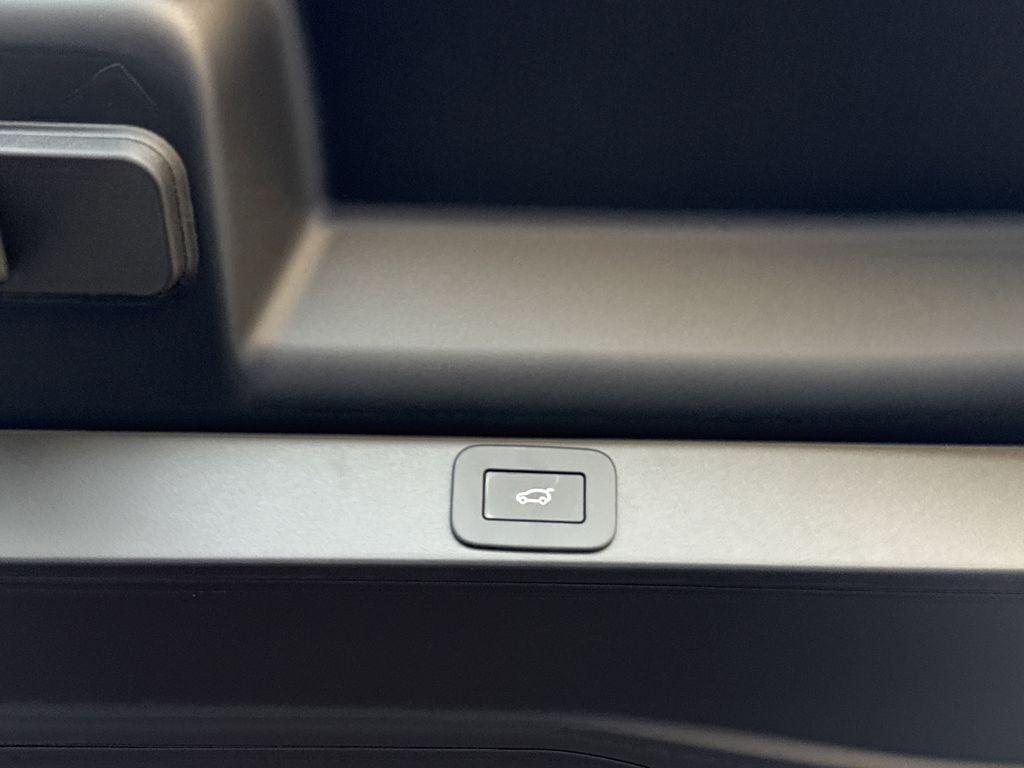 new 2025 Land Rover Range Rover car, priced at $149,255