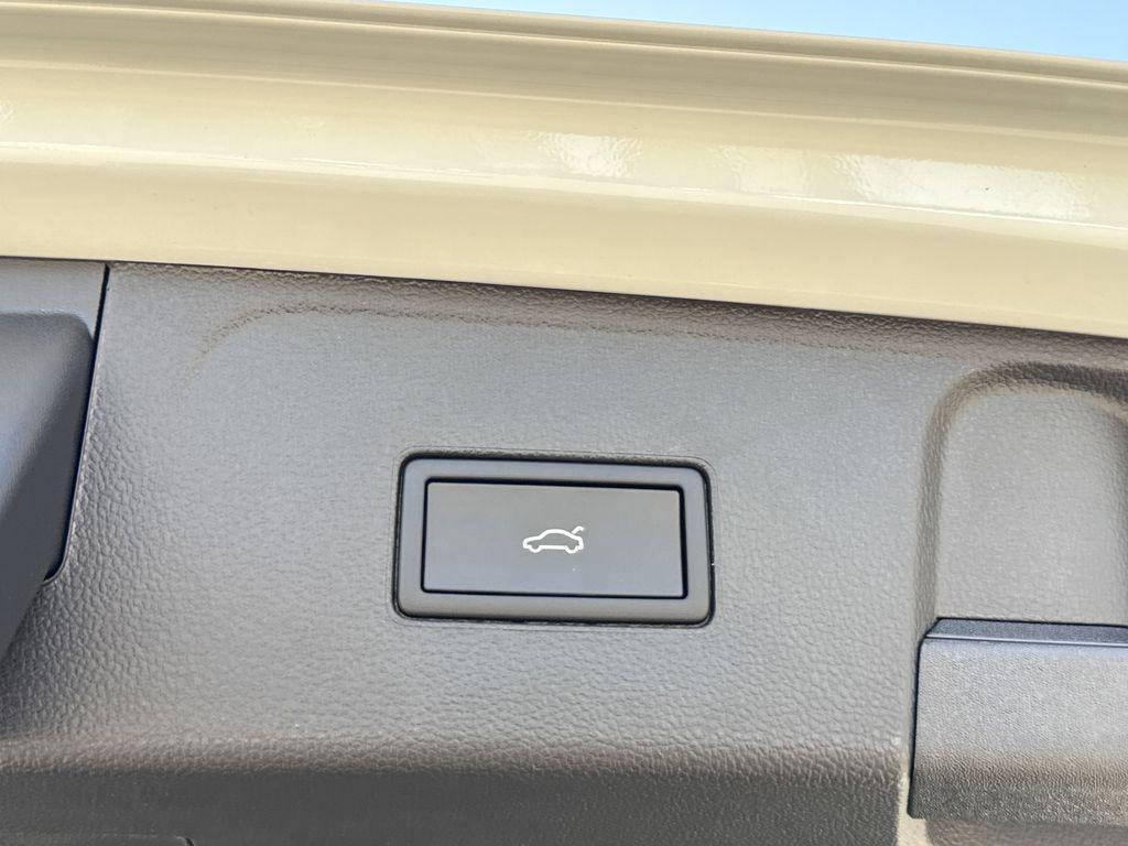 new 2026 Volkswagen Atlas car, priced at $46,110