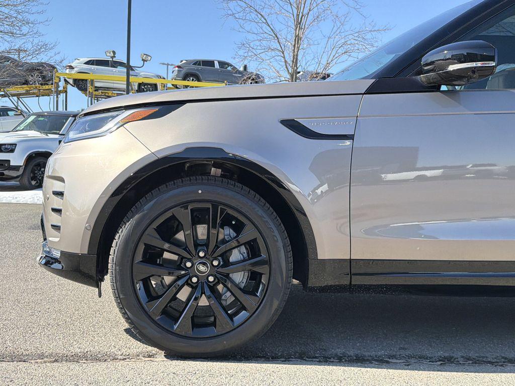 new 2026 Land Rover Discovery car, priced at $73,085