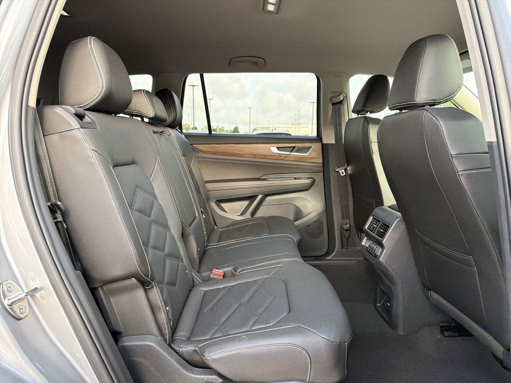 new 2026 Volkswagen Atlas car, priced at $40,406