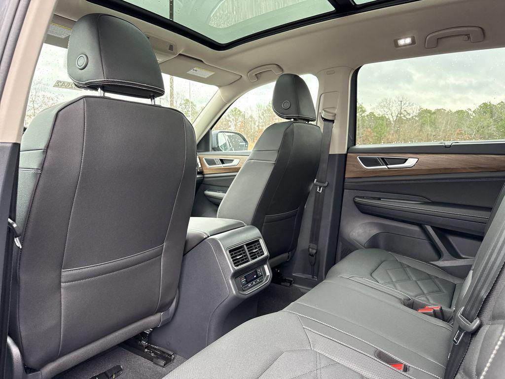 new 2026 Volkswagen Atlas car, priced at $46,292