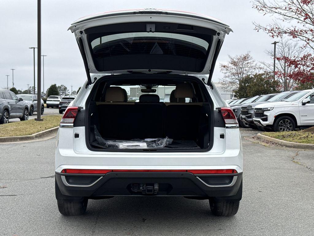 new 2026 Volkswagen Atlas Cross Sport car, priced at $45,911