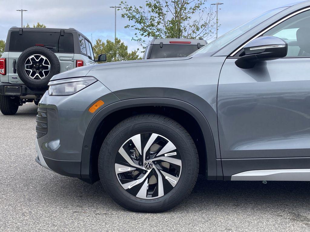new 2025 Volkswagen Tiguan car, priced at $31,000