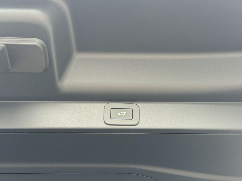 new 2026 Land Rover Range Rover car, priced at $130,449