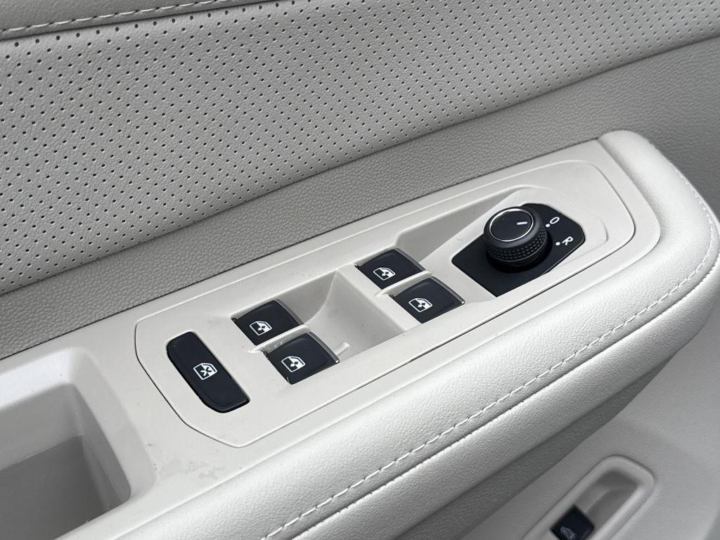 new 2026 Volkswagen Atlas car, priced at $45,111