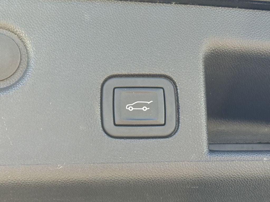 used 2023 Chevrolet Equinox car, priced at $22,000