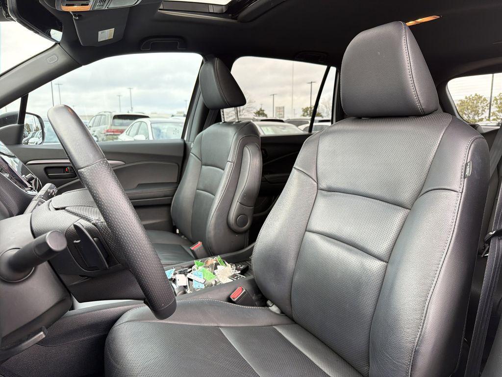 used 2023 Honda Passport car, priced at $31,000