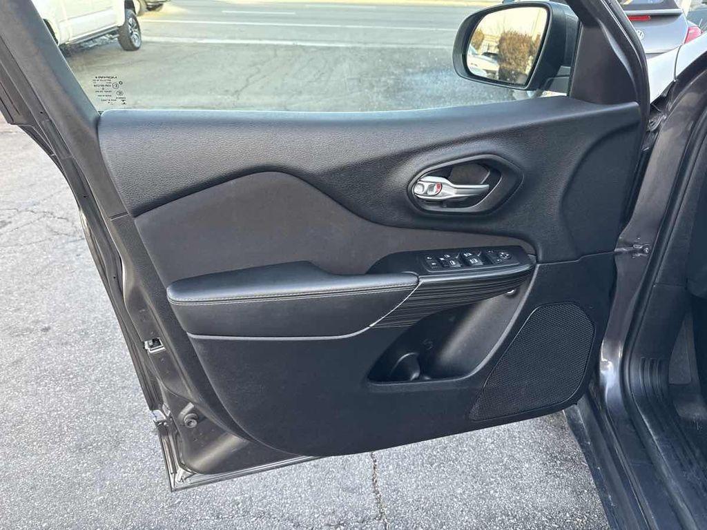 used 2014 Jeep Cherokee car, priced at $7,910