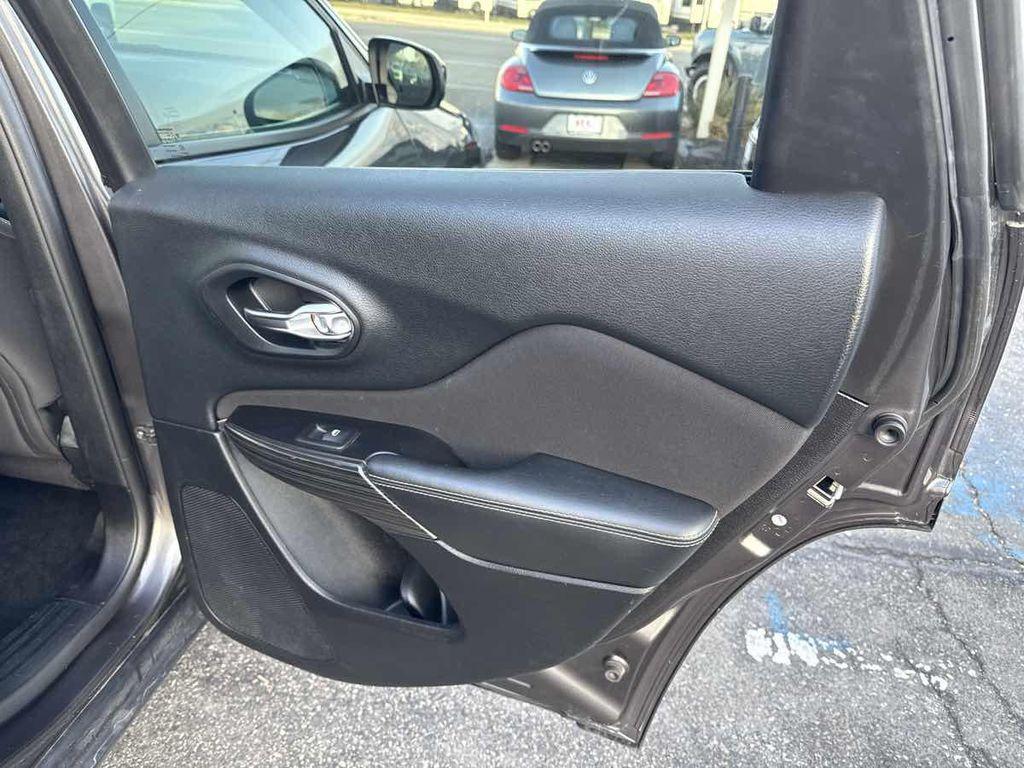 used 2014 Jeep Cherokee car, priced at $7,910