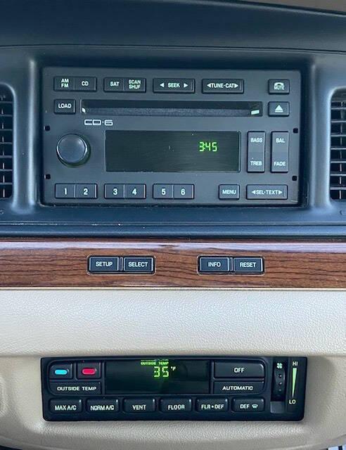 used 2008 Ford Crown Victoria car, priced at $5,500